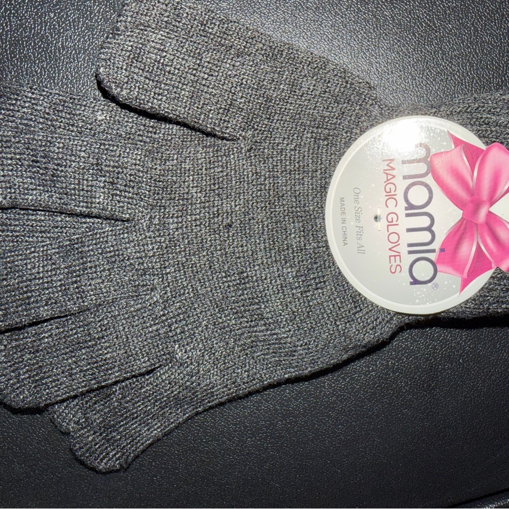 Mamia Charcoal Magic Gloves